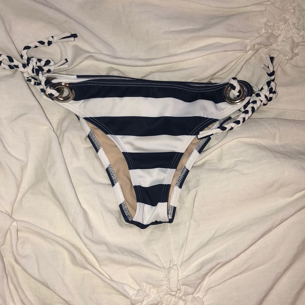 Bikini bottoms
